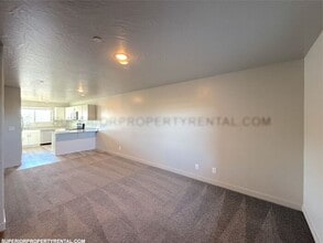 Building Photo - 2 bed, 1 bath Condo