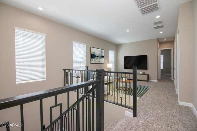 Building Photo - 4815 E Village Dr