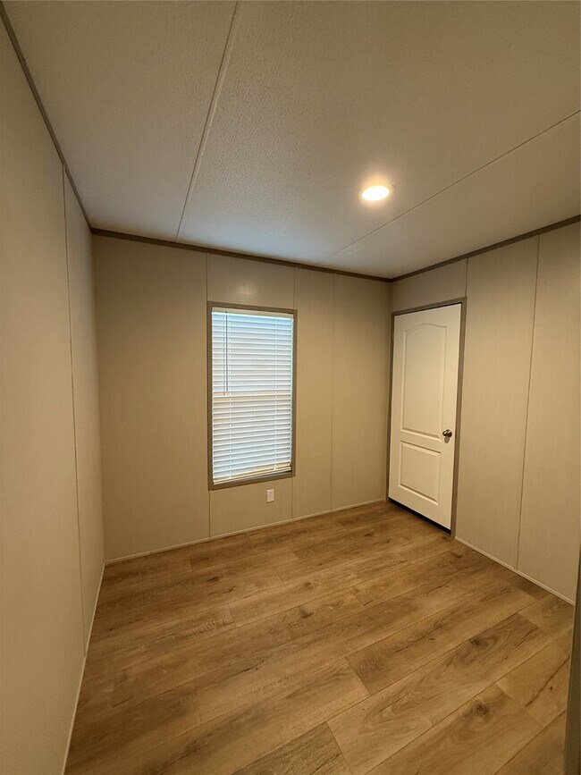 Building Photo - 327 County Rd 2296