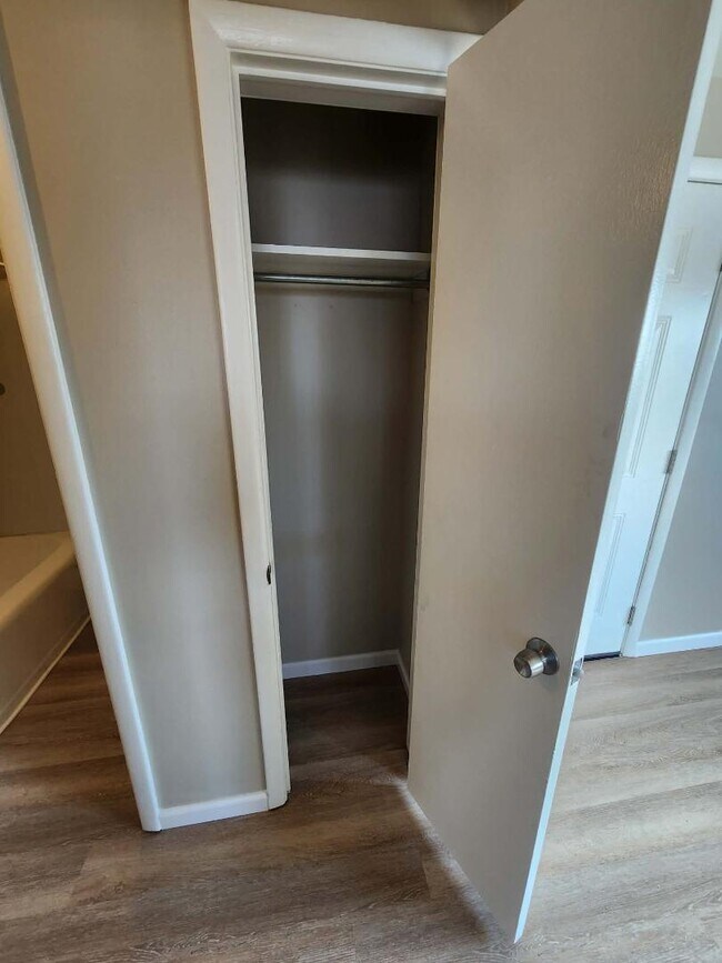 Building Photo - 1654 Abbott Rd