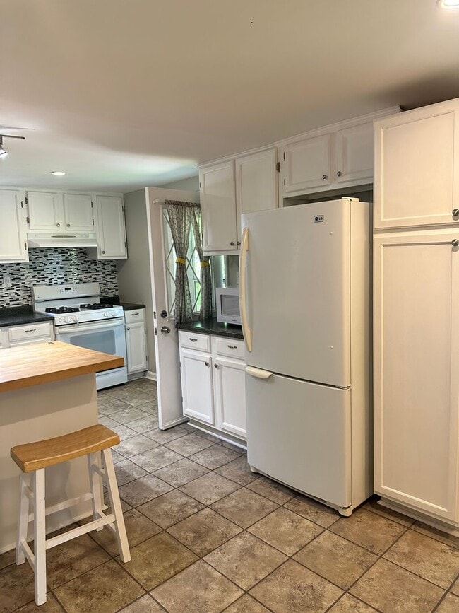 Building Photo - Great Newly Remodeled 3 bed in Madisonvill...