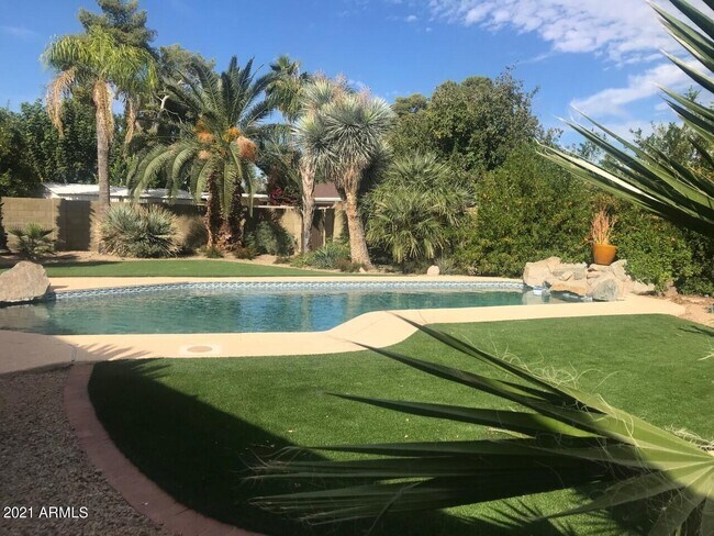 Building Photo - 3924 E Yucca St