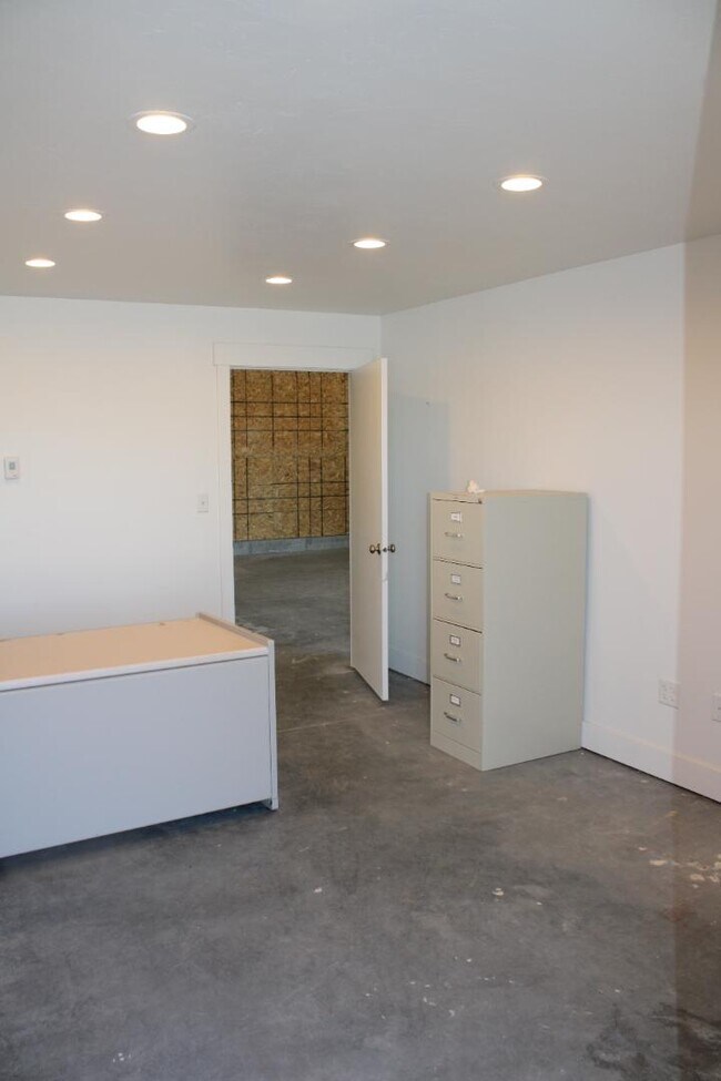Building Photo - 57 W 465 N
