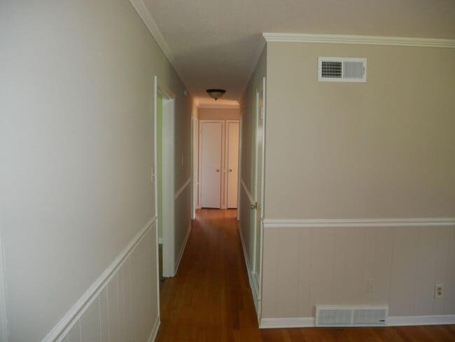 Building Photo - 8367 Dottley Dr