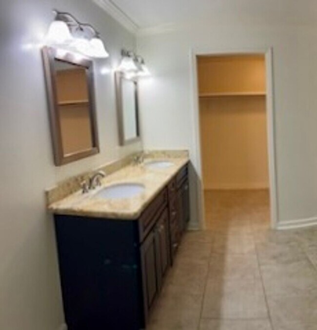 Building Photo - Beautiful 4 bed home in Excellent Location, in City of St. George minutes from new Woman's Hospital