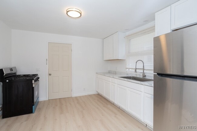 Primary Photo - 109 6th Ave