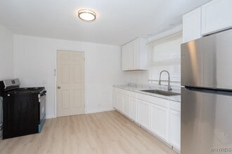 Building Photo - 109 6th Ave