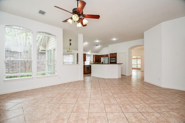 Building Photo - 535 Avery Dr