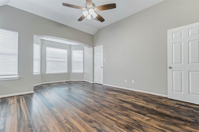 Building Photo - 4506 Silverlake Dr