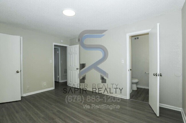 Building Photo - 2045 Alison Ct SW