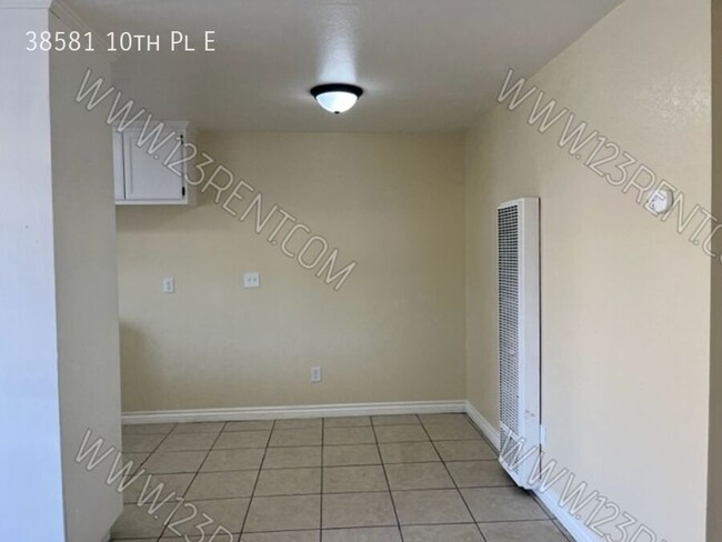 Building Photo - 1BD/1BTH FIRST FLOOR APT EAST PALMDALE (RO...