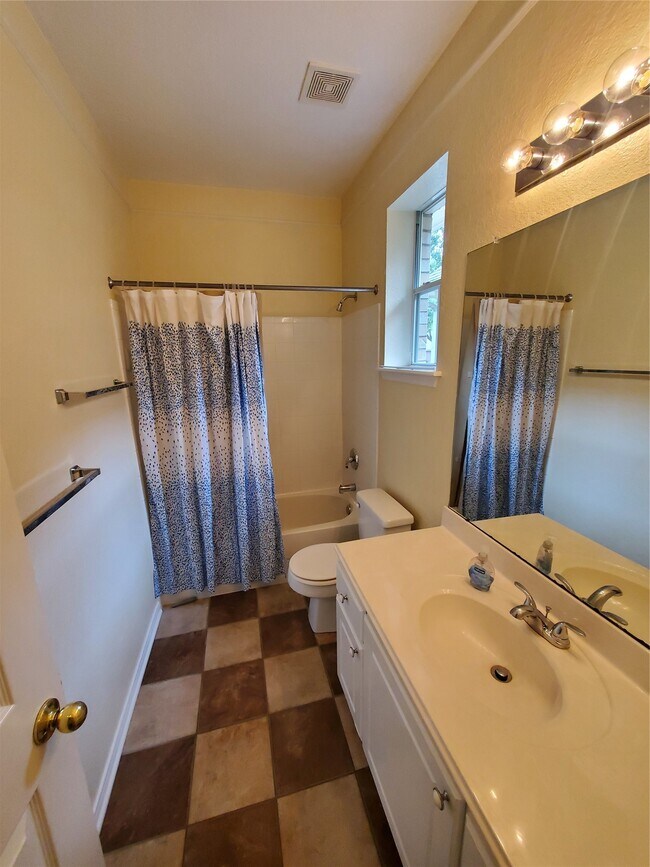 Building Photo - 2715 Falling Forest Ct