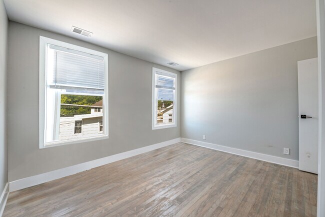 Building Photo - 201 S Main St