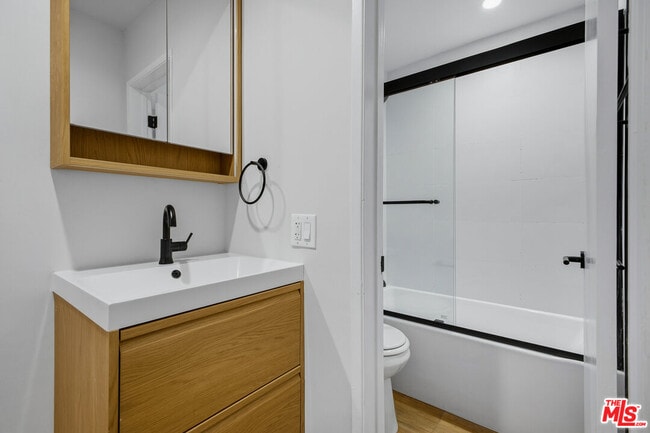 Building Photo - 1738 Colby Ave