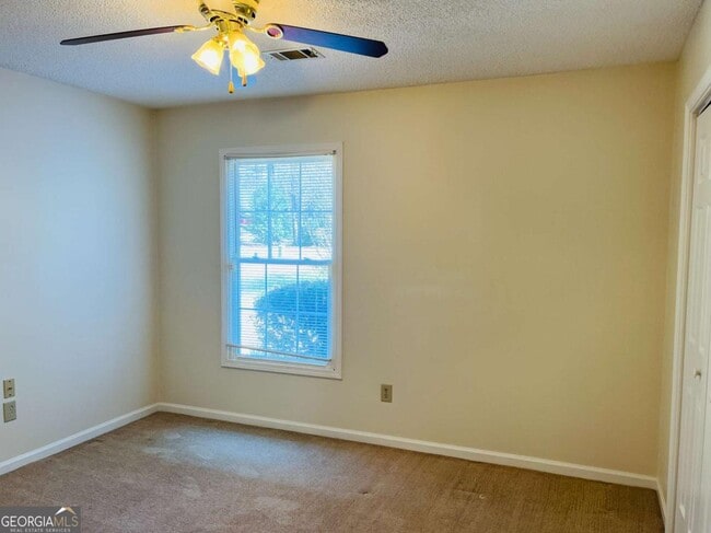 Building Photo - 155 Woodstream Dr