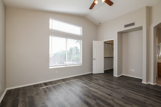 Building Photo - 2107 E Helena Dr