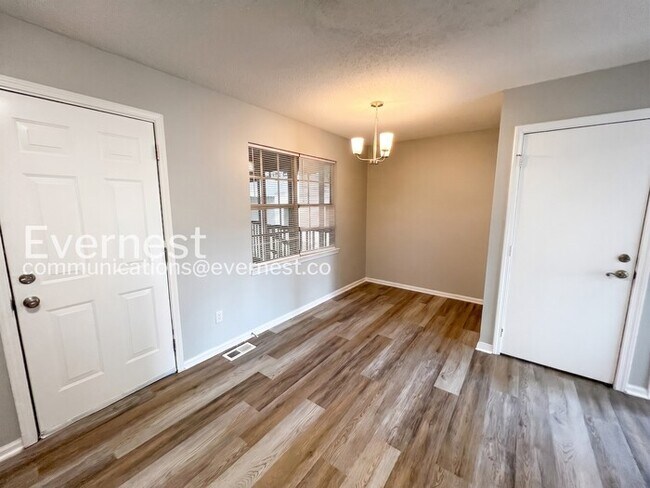 Building Photo - 3-Bed/2-Bath Home/ Pet Friendly/Voucher Accepted/ Available Soon!