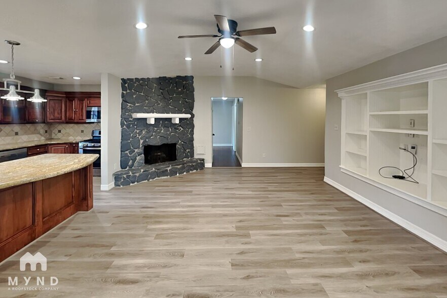 Building Photo - 3219 Glen Spring Dr