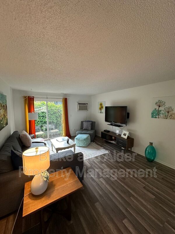 Building Photo - 5934 SW 30th Ave