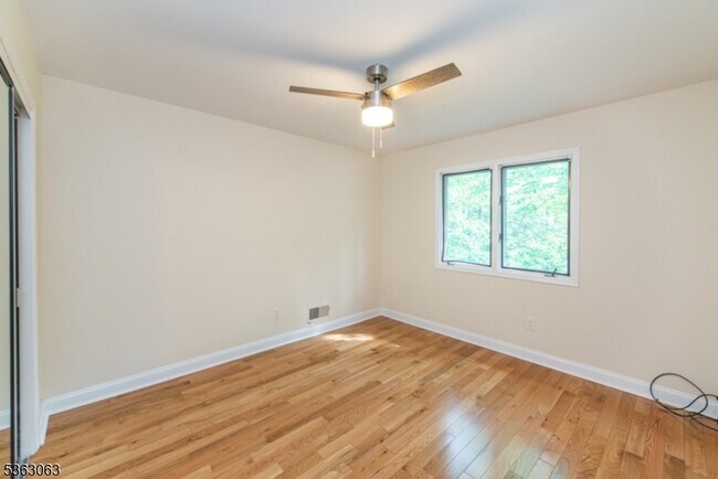 Building Photo - 39 Patriots Rd