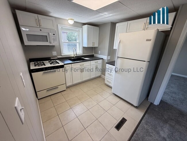 Building Photo - 85 Massasoit St