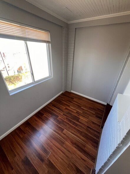 Den - 1710 Trinidad Ave NE