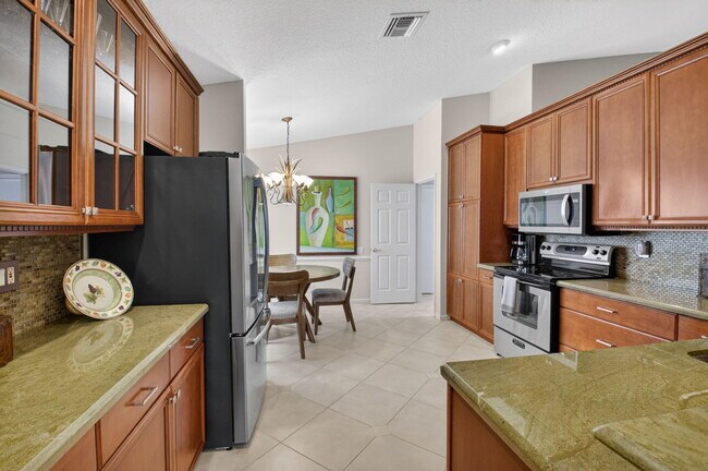 Building Photo - 5256 Glenville Dr