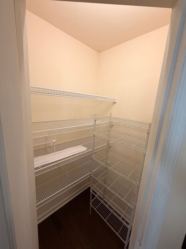 Building Photo - 42 Kilverstone Way