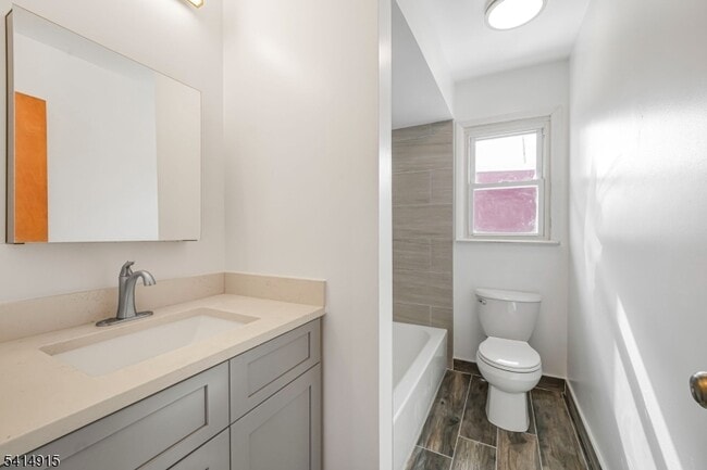 Building Photo - 207 Park Ave