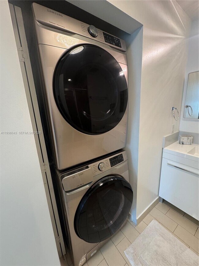 Building Photo - 1111 SW 1st St