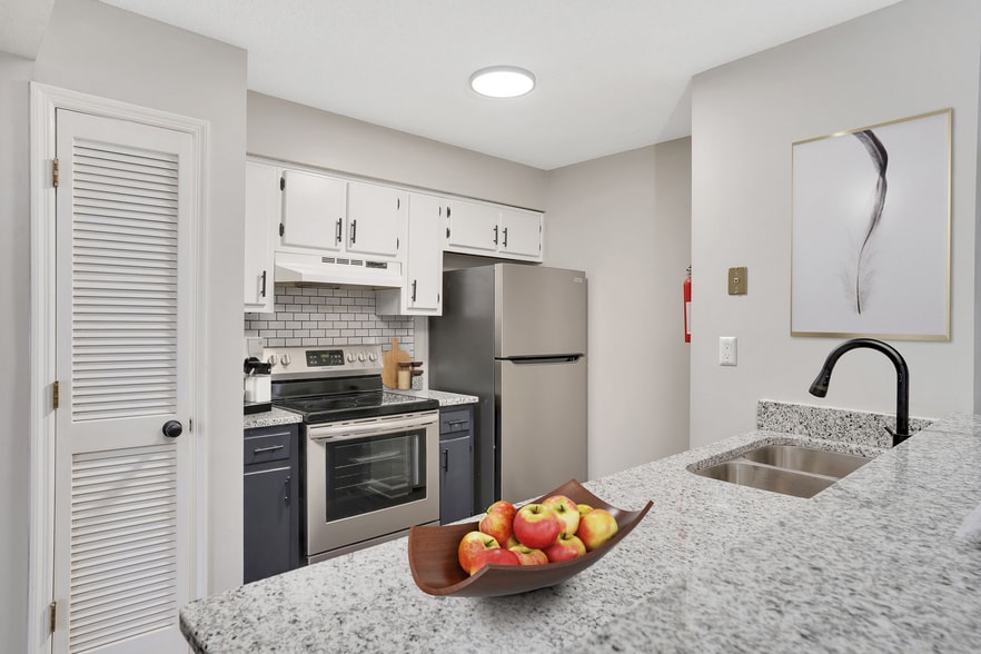 Interior Photo - 104 Summitt St