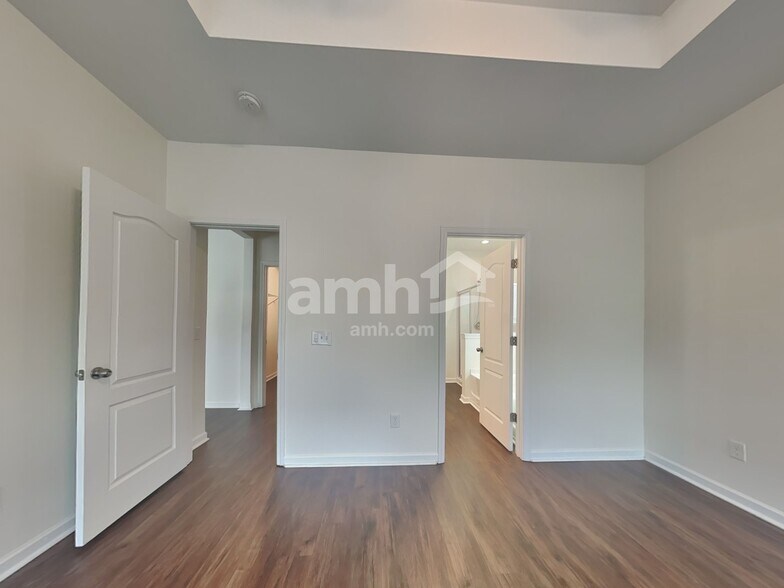 Building Photo - 137 Caledonia Dr