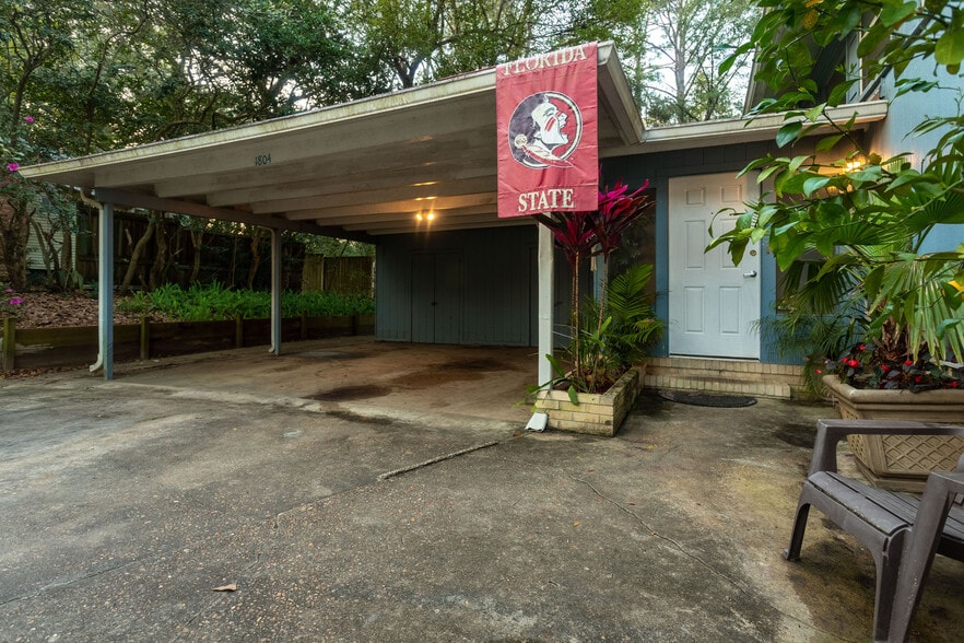 Building Photo - 1804 Westridge Dr