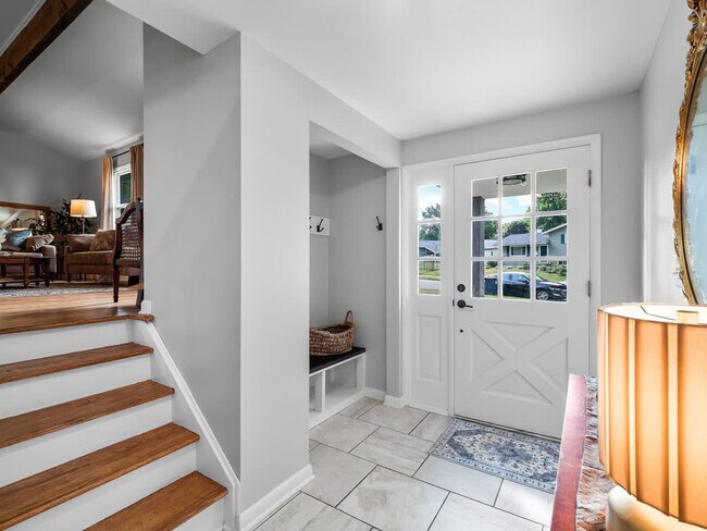 Building Photo - 670 Treeside Dr