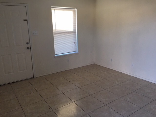 Building Photo - 405 Rockport St
