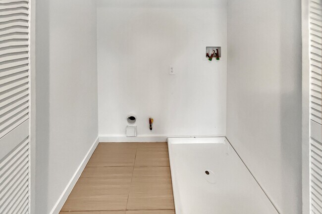 Building Photo - 1536 N Mercury Dr