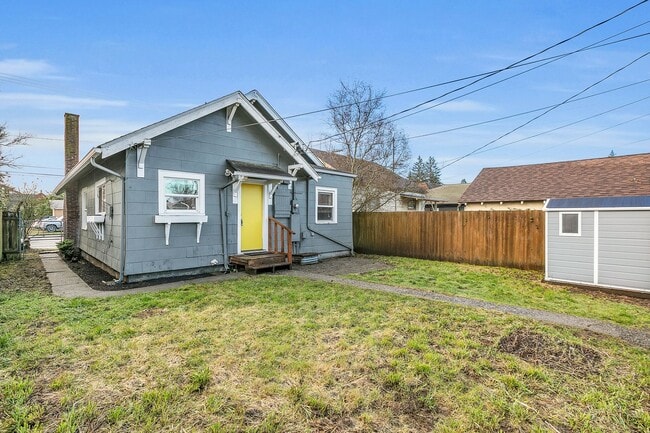 Building Photo - Welcome Home! Charming 3 bedroom Craftsman