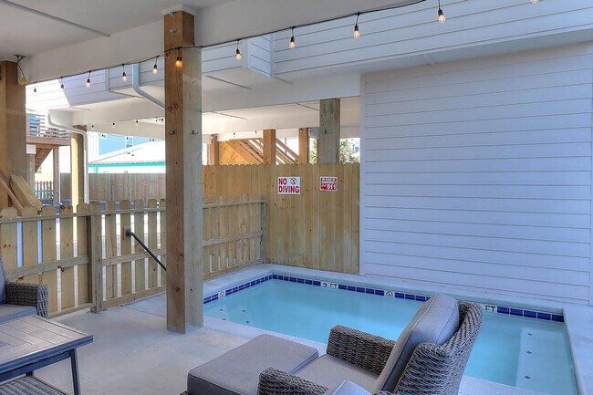 Building Photo - 527 Sand Burr Ln