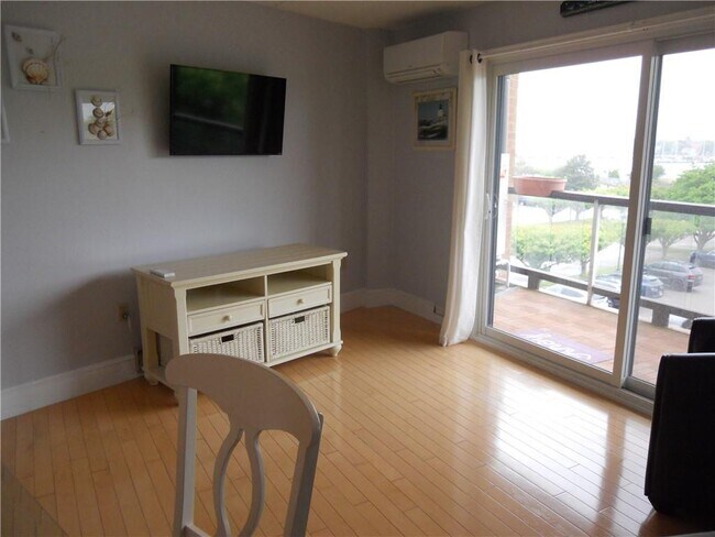 Building Photo - 1302 Capella S