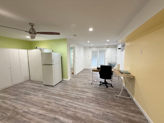 Building Photo - 326 Riverside Ave