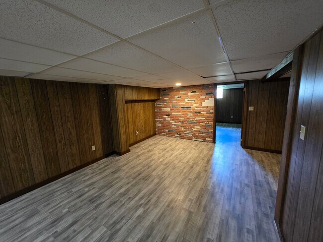 Building Photo - 530 Brandon St