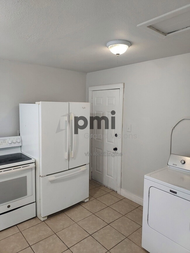 Building Photo - 801 Cantrell Heights St