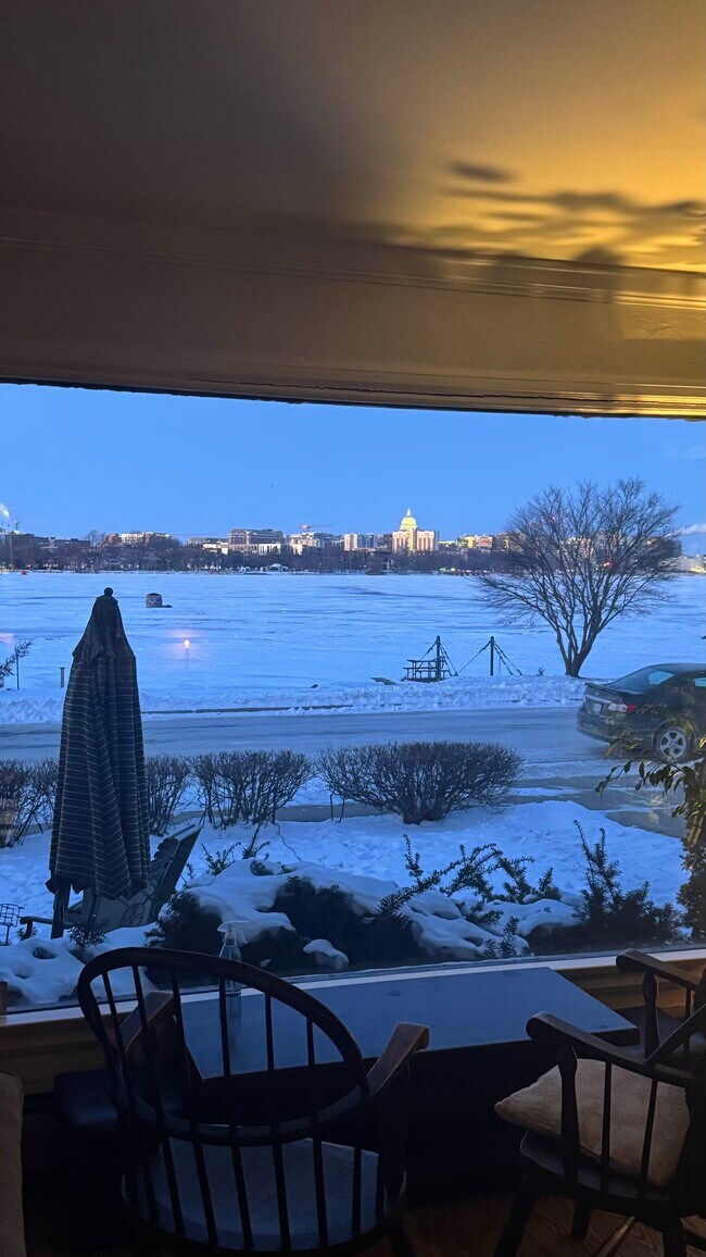 Building Photo - 637 S Shore Dr