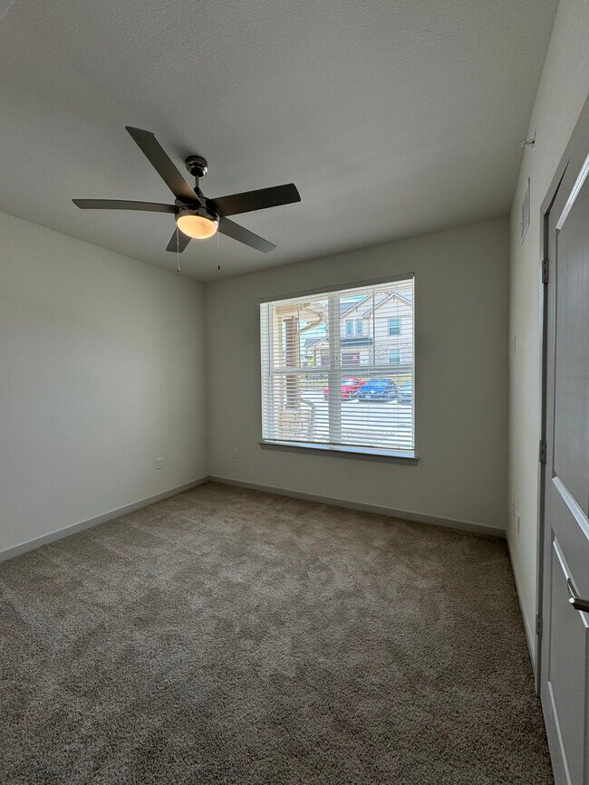 Building Photo - 1310 Southeast Pkwy