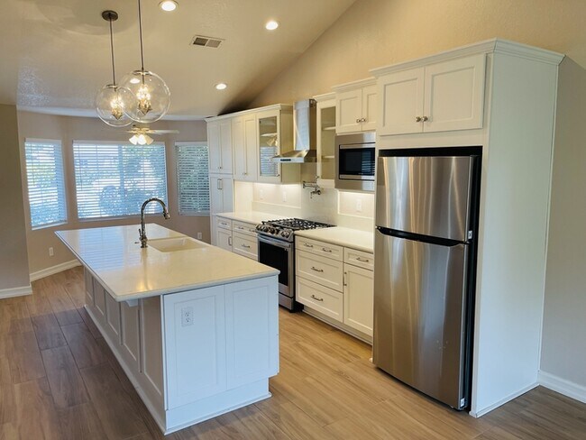 Building Photo - 28937 Biarritz Ct