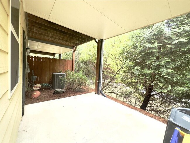 Building Photo - 4239 Laurel Creek Ct SE