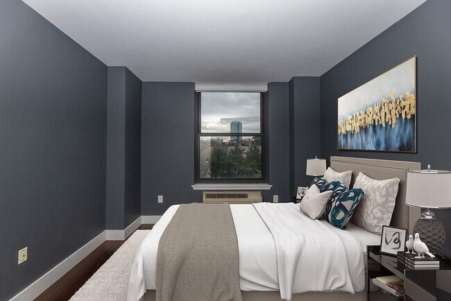 Building Photo - 102 Christopher Columbus Dr