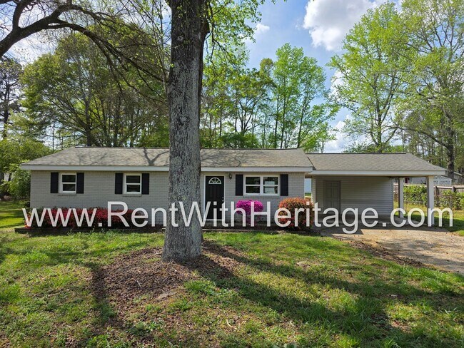 Building Photo - Awesome 3 bd/ 1.5 Bath Brick Front Ranch / No Steps / Totally Renovated / Great Location
