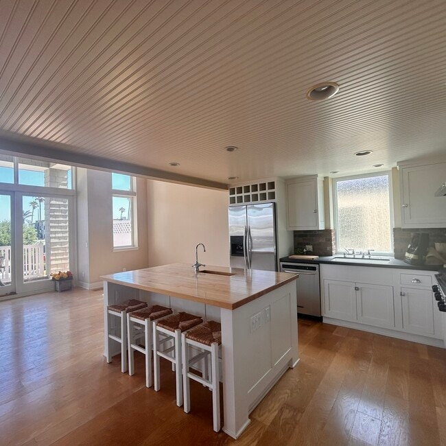 Building Photo - 3329 Harbor Blvd