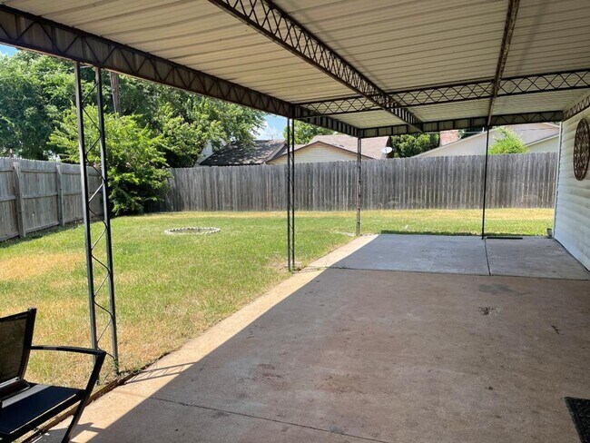 Building Photo - Adorable 4 Bedroom Home For Lease